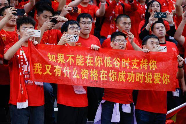 塔图姆34+10绿军险胜雄鹿3连胜 76人力克魔术
